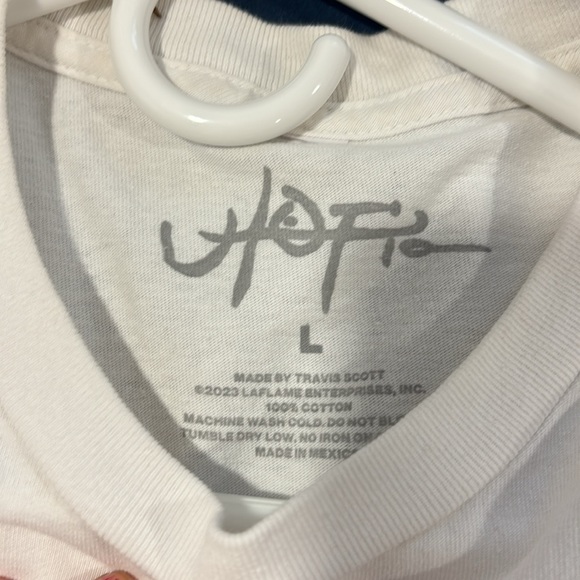 Travis Scott Utopia x Kaws - Picture 2 of 3